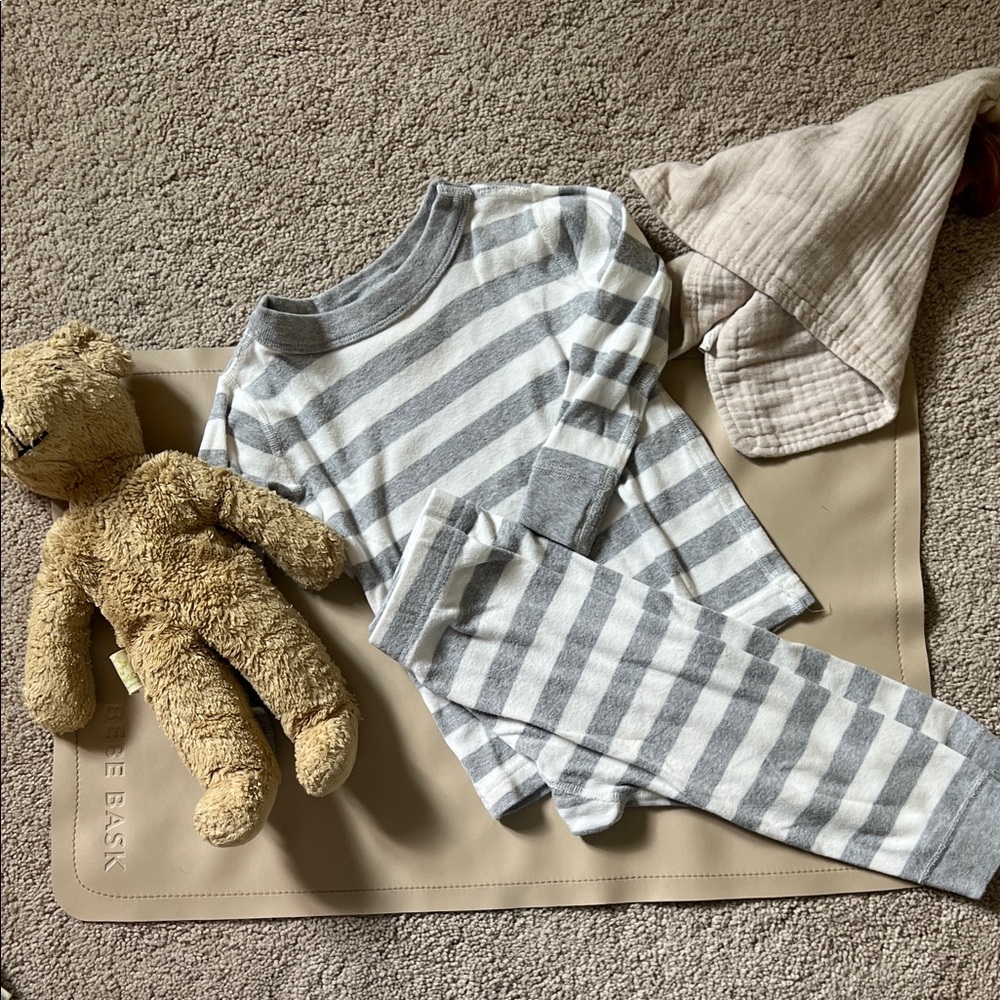 Hanna Andersson Gray and White Striped Kids Pajama Set